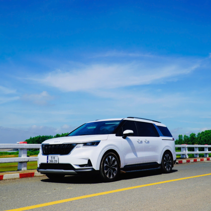 Kia Carnival Premium model 2022